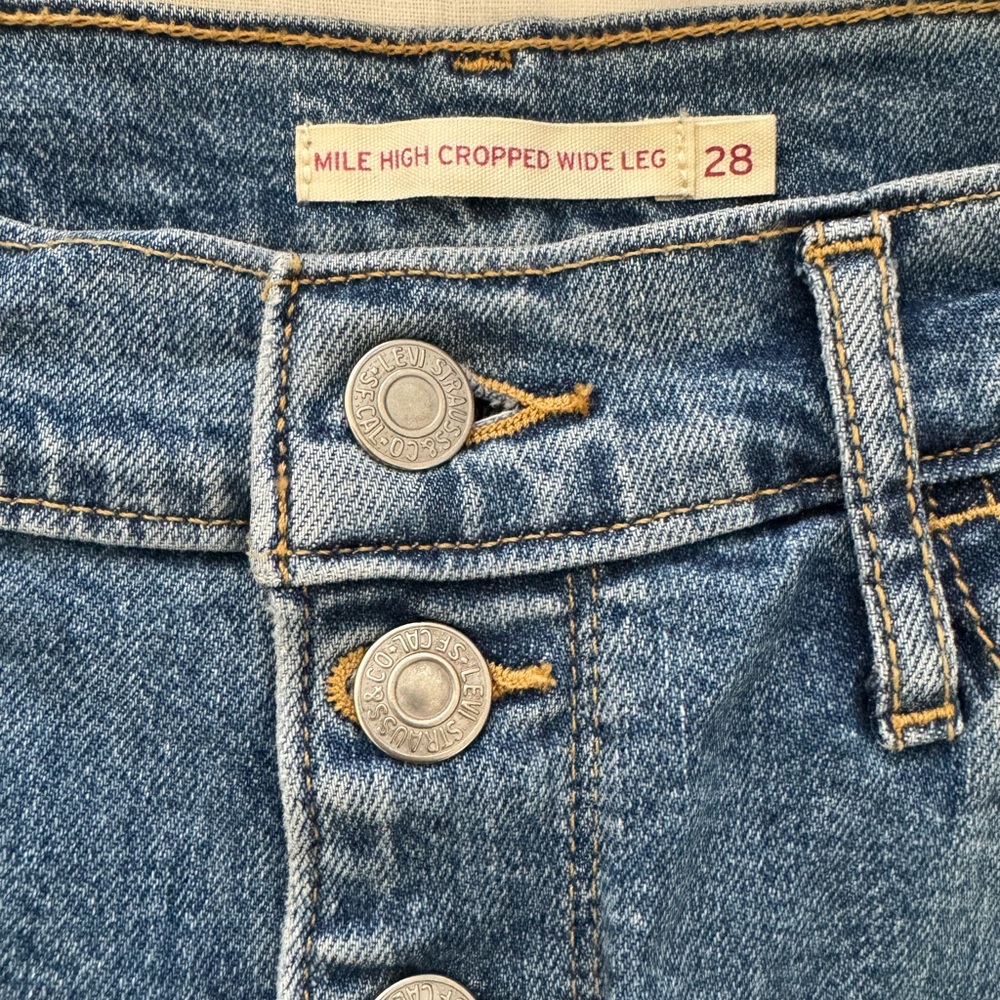 Levi’s, Wide Leg Cropped Jeans, Size 28